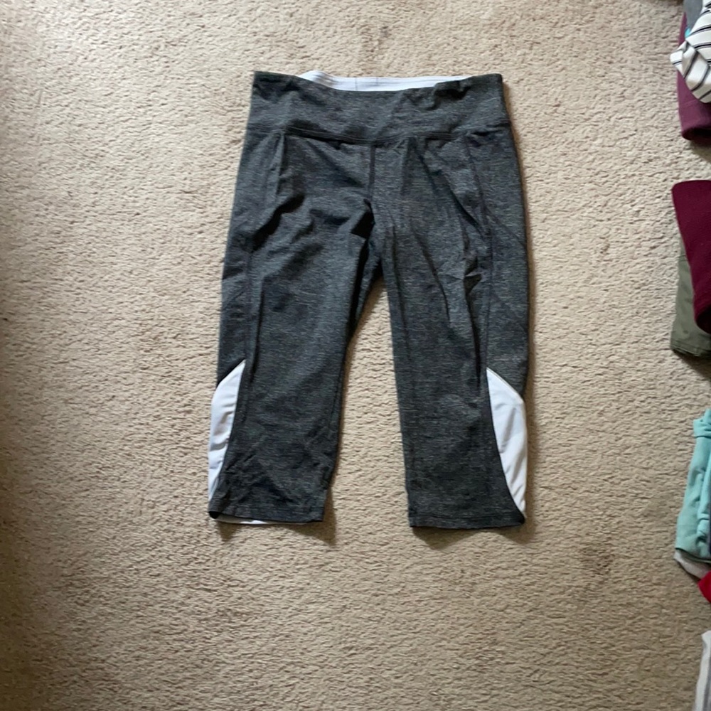 Knee length yoga pants